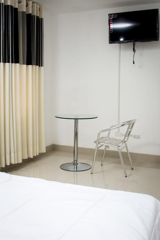 Hostal Santa Rosa Caraz Chambre photo