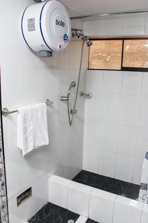 Hostal Santa Rosa Caraz Chambre photo